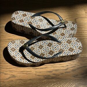 Tory burch size 6 platform flip flop